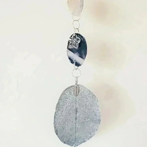 Silver Leaf Rear View Mirror Hanger - Picture 2 of 3